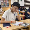 Học sinh Trường Trung học cơ sở Cầu Giấy ôn thi lớp 10. (Ảnh: Phạm Mai/Vietnam+)