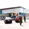 Lực lượng an ninh thực hiện công tác đảm bảo an ninh trật tự tại điểm thi trường Chuyên Tuyên Quang. (Ảnh: Quang Cường/TTXVN)