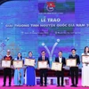 Các cá nhân được trao Giải thưởng Tình nguyện Quốc gia năm 2024. (Ảnh: Minh Đức/TTXVN)