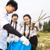 Giới trẻ hưởng ứng tham gia hoạt động dọn dẹp vệ sinh, bảo vệ môi trường. (Ảnh: BTC)