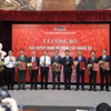 Giám đốc Đại học Quốc gia Hà Nội Bùi Thế Duy trao các quyết định bổ nhiệm, điều động và bổ nhiệm cho các nhân sự lãnh đạo, quản lý của các đơn vị thành viên. (Ảnh: VNU)