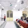 Học sinh trình bày đề tài trước ban giám khảo. (Ảnh: Nguyễn Cúc/TTXVN)
