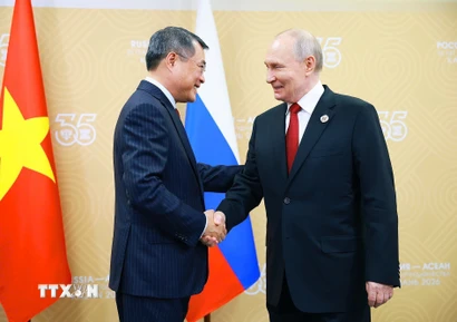 Thủ tướng Lê Minh Hưng hội kiến Tổng thống Nga Vladimir Putin. (Ảnh: Dương Giang/TTXVN)