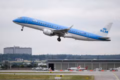 Máy bay cất cánh từ sân bay Stuttgart ở Leinfelden-Echterdingen (Đức). (Ảnh: AFP/TTXVN)