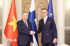 Tổng Bí thư Tô Lâm và Tổng thống Cộng hòa Phần Lan Alexander Stubb sau lễ ký kết các văn kiện hợp tác. (Ảnh: Thống Nhất/TTXVN)