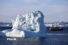Tảng băng trôi tại Nuuk, Greenland. (Ảnh: THX/TTXVN)