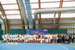Các tay vợt tham gia Giải quần vợt VITAR Open Hè 2025. (Ảnh: Tâm Hằng/TTXVN)