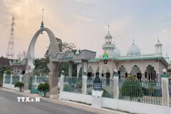 Một góc Thánh đường Mubarak tại xã Châu Phong, thị xã Tân Châu (An Giang) trong Tháng Ramadan năm ngoái. (Ảnh minh họa: Công Mạo/TTXVN)