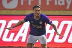 Tiền vệ nhập tịch Đỗ Hoàng Hên (Hendrio) ghi bàn ấn định chiến thắng 2-0 cho Hà Nội FC trước đội khách Hải Phòng. (Ảnh: Việt Anh/Vietnam+)