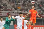 U22 Việt Nam (áo trắng) để chủ nhà Trung Quốc cầm hòa với tỷ số 1-1 tại Giải Giao hữu CFA Team China 2025. (Ảnh: ASEAN FOOTBALL)
