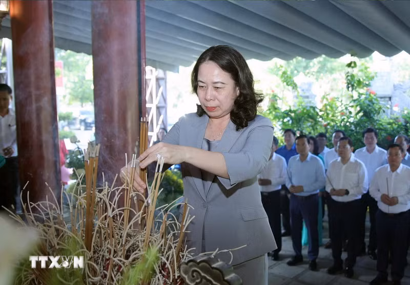 Lãnh đạo Đảng, Nhà nước dâng hương, dự lễ truy điệu các Anh hùng liệt sỹ tại Nghệ An, Tuyên Quang