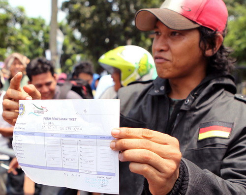 CĐV Indonesia săn vé trận bán kết với Việt Nam ảnh 1