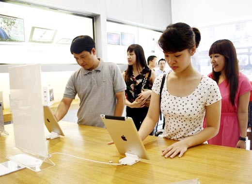 New iPad chính hãng chưa “dọa” được hàng xách tay ảnh 1