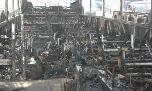 Xe khách "bùng cháy" giữa đường trên cao Hà Nội ảnh 3 Xe khách "bùng cháy" giữa đường trên cao Hà Nội ảnh 3