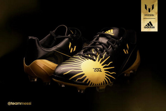 Chiêm ngưỡng đôi giày của Messi mừng kỷ lục QBV ảnh 3