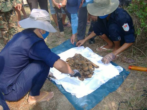 Chuyện kể hành trình 13 năm quy tập hài cốt liệt sỹ ảnh 2 Chuyện kể hành trình 13 năm quy tập hài cốt liệt sỹ ảnh 2