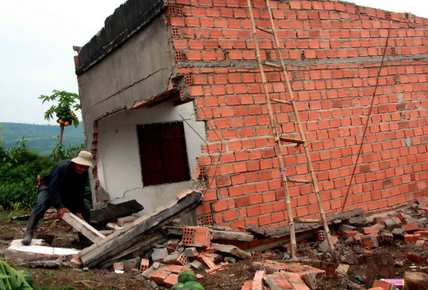 Lâm Đồng: Nứt đất bất thường "xé" nhiều nhà dân ảnh 4