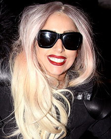 25 kiểu tóc ấn tượng nhất của "dị nữ" Lady Gaga ảnh 22 25 kiểu tóc ấn tượng nhất của "dị nữ" Lady Gaga ảnh 22