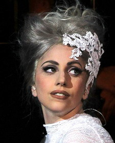 25 kiểu tóc ấn tượng nhất của "dị nữ" Lady Gaga ảnh 17 25 kiểu tóc ấn tượng nhất của "dị nữ" Lady Gaga ảnh 17