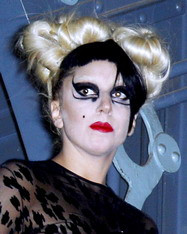 25 kiểu tóc ấn tượng nhất của "dị nữ" Lady Gaga ảnh 24 25 kiểu tóc ấn tượng nhất của "dị nữ" Lady Gaga ảnh 24