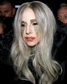 25 kiểu tóc ấn tượng nhất của "dị nữ" Lady Gaga ảnh 16 25 kiểu tóc ấn tượng nhất của "dị nữ" Lady Gaga ảnh 16