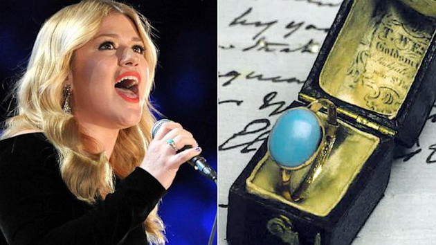 Kelly Clarkson bị cấm đem chiếc nhẫn cổ khỏi Anh ảnh 1
