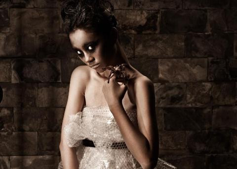 Thí sinh Vietnam's Next Top Model nằm cho chuột bò ảnh 5