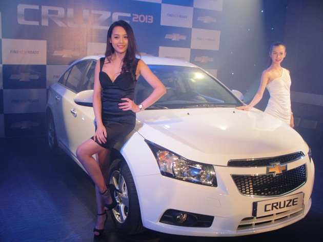 Chevrolet Cruze 1.8AT 2013 có giá 649 triệu tại VN ảnh 1