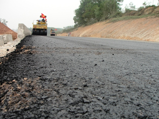 “Giải phẫu” trồi, lún nền mặt đường tuyến Quốc lộ ảnh 1