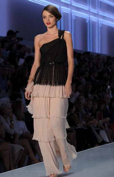 Ngắm những khoảnh khắc ấn tượng của Miranda Kerr ảnh 8