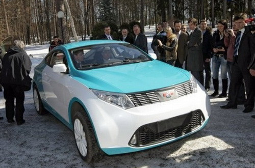 Thủ tướng Putin lái thử xe hybrid đầu tiên của Nga ảnh 2