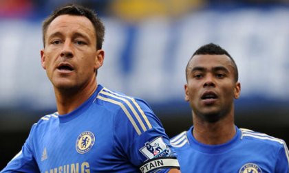 Terry đã bất ngờ nhận tội, Ashley Cole bị phạt nặng ảnh 1