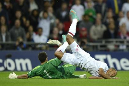 Arsenal nhận tin dữ: Theo Walcott chấn thương nặng ảnh 1