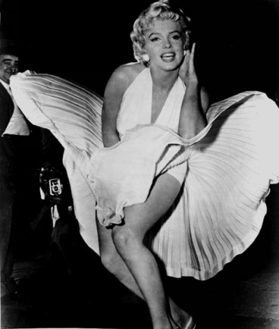 Váy của Marilyn Monroe được bán giá 4,6 triệu USD ảnh 1