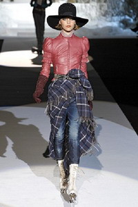 Sự trở lại của vải kẻ Scotland trong mùa Thu Đông ảnh 9 Sự trở lại của vải kẻ Scotland trong mùa Thu Đông ảnh 9