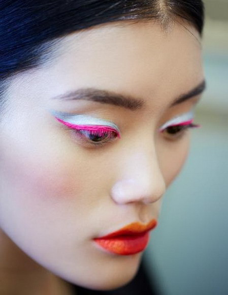 Những màu kẻ mắt thời thượng cho mùa Đông này ảnh 7