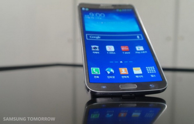 Samsung bất ngờ ra smartphone màn hình OLED cong ảnh 1 Samsung bất ngờ ra smartphone màn hình OLED cong ảnh 1