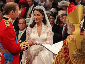 William hôn Kate 2 lần ở bancông điện Buckingham ảnh 5
