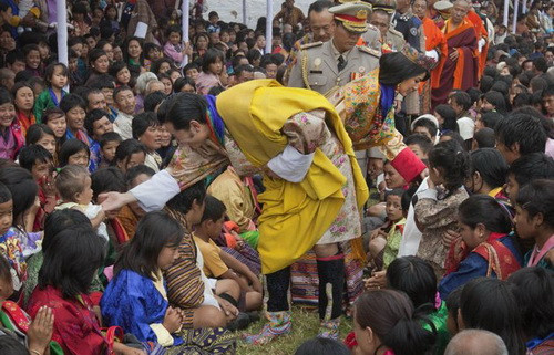 Quốc vương Bhutan kết hôn cùng một sinh viên ảnh 2