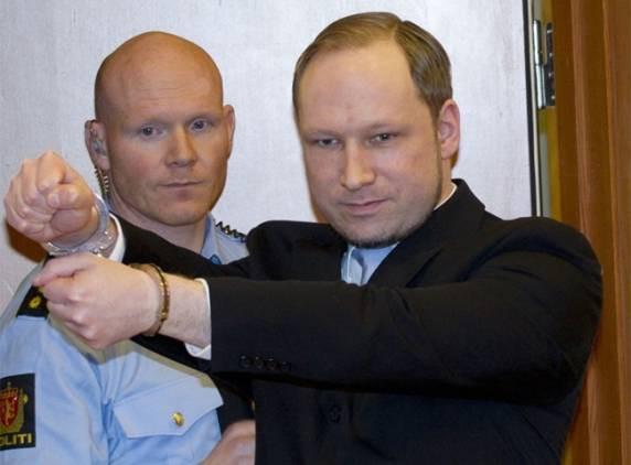 Breivik cáo buộc nhà chức trách tra tấn trong tù ảnh 1