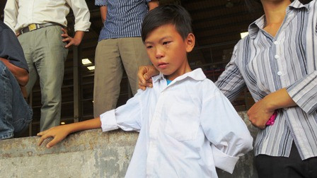 Người thân ngóng chờ các nạn nhân vụ cháy ở Nga ảnh 4