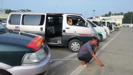 Người thân ngóng chờ các nạn nhân vụ cháy ở Nga ảnh 6