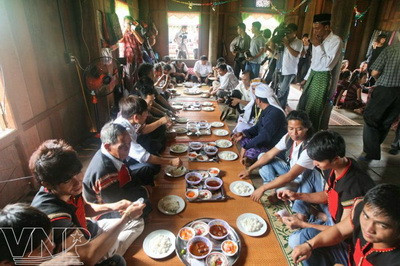 Đám cưới Chăm - Rực rỡ, công phu và trang trọng ảnh 9