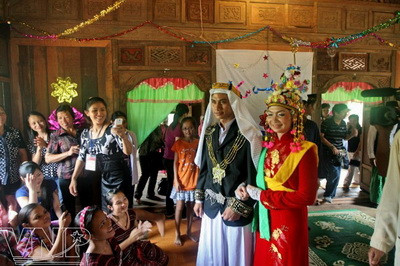 Đám cưới Chăm - Rực rỡ, công phu và trang trọng ảnh 8