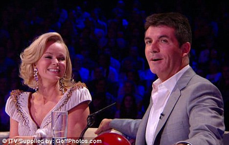 Simon Cowell trẻ hóa bất ngờ nhờ tiêm Botox? ảnh 1