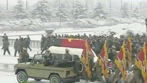 Xe siêu sang trong tang lễ nhà lãnh đạo Kim Jong Il ảnh 3 Xe siêu sang trong tang lễ nhà lãnh đạo Kim Jong Il ảnh 3