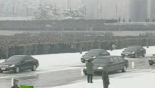 Xe siêu sang trong tang lễ nhà lãnh đạo Kim Jong Il ảnh 2 Xe siêu sang trong tang lễ nhà lãnh đạo Kim Jong Il ảnh 2