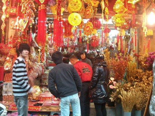 Gần Tết ông Công ông Táo, hàng mã tăng gấp rưỡi ảnh 2