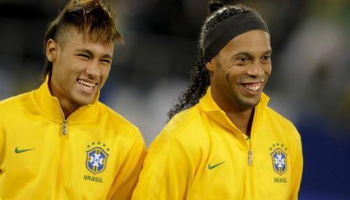 Ronaldinho tự tin sẽ giúp Brazil vô địch World Cup ảnh 1