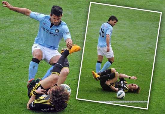 Aguero thoát án sau pha vào bóng thô bạo với Luiz ảnh 1